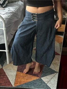 Women's Dark Blue Wide-Leg Denim Culottes with Triple Button Detail